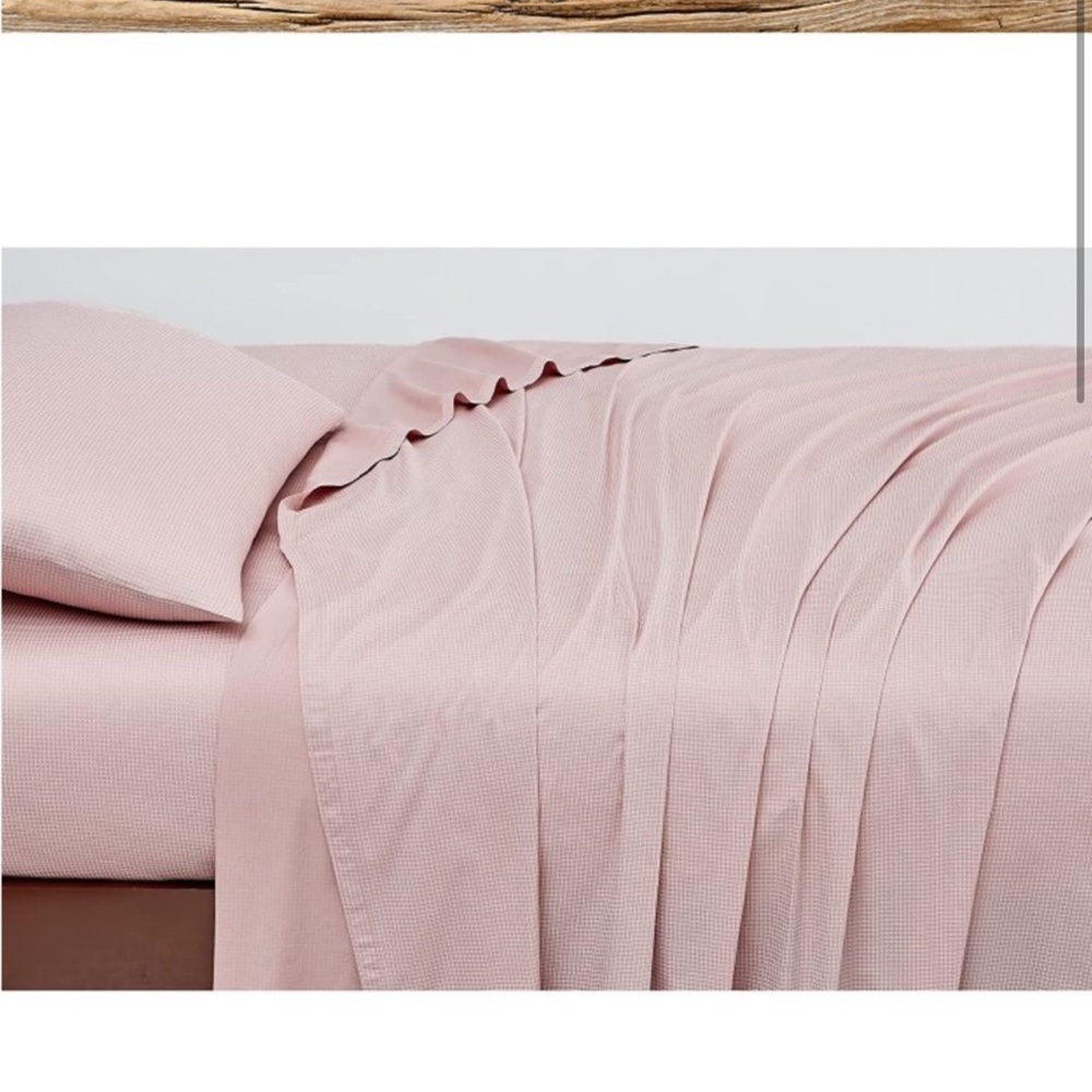 Calvin Klein Queen pink sheets